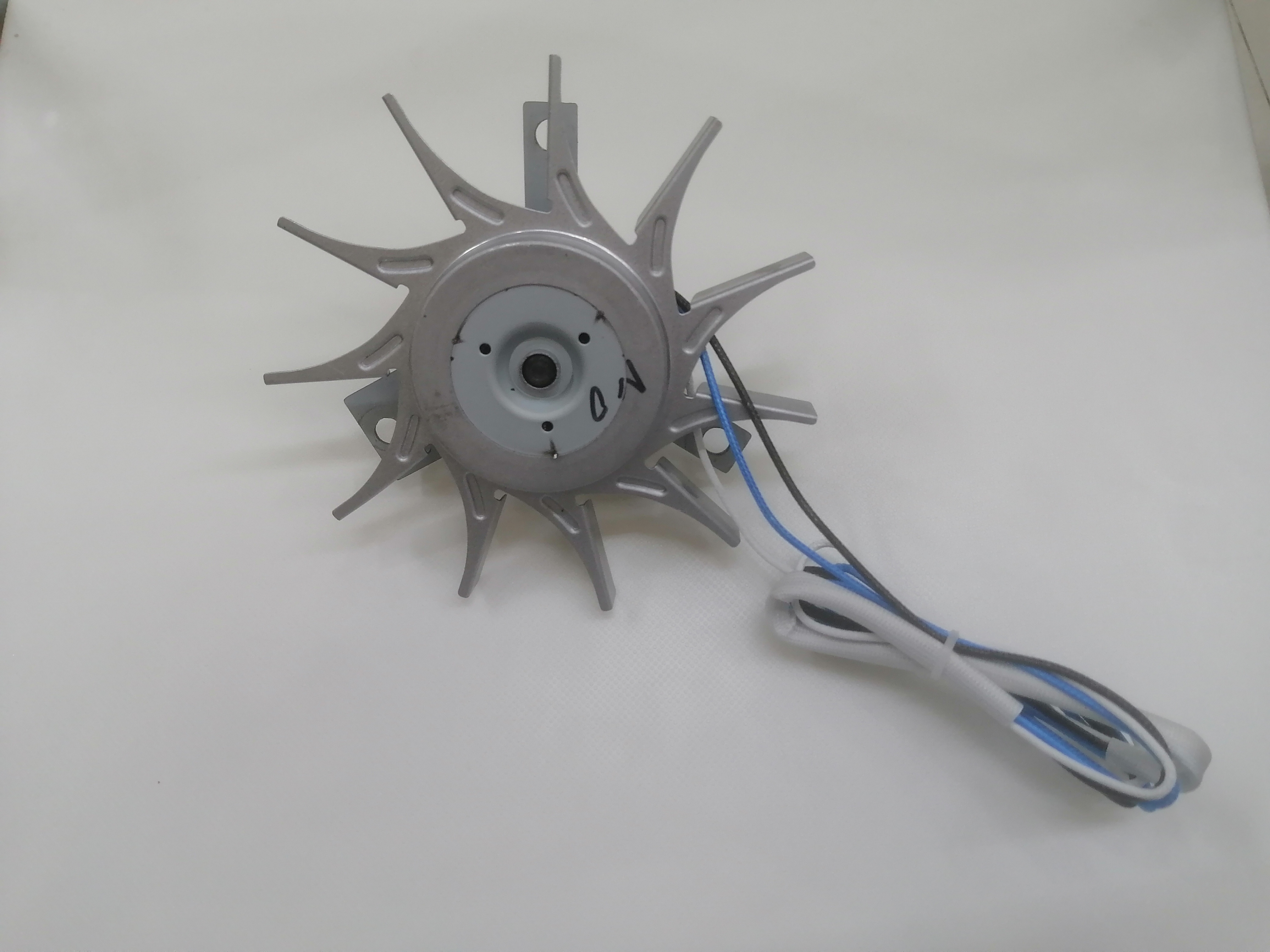 Motor sin escobillas CC trifásico para horno