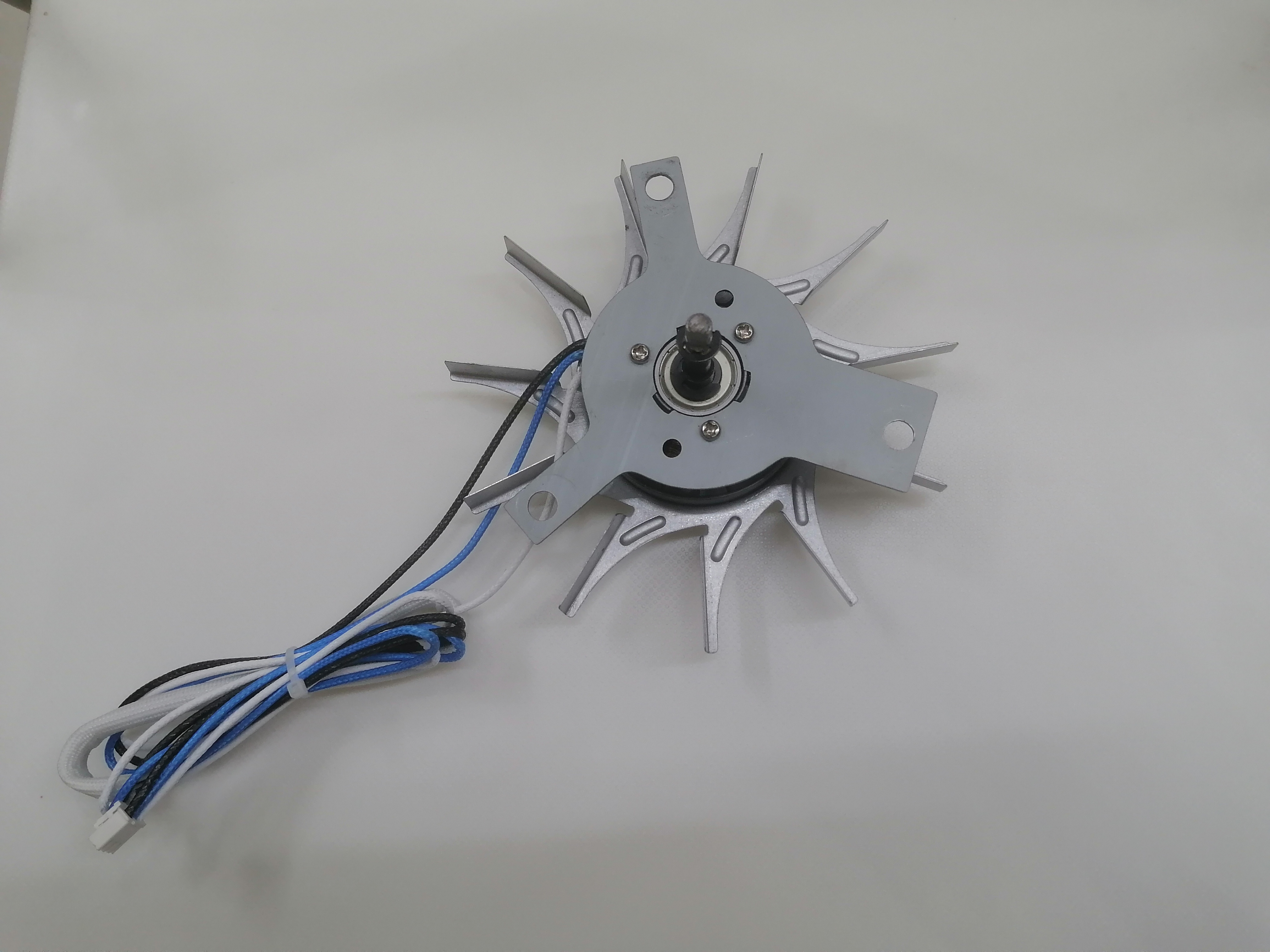 Motor sin escobillas CC trifásico para horno